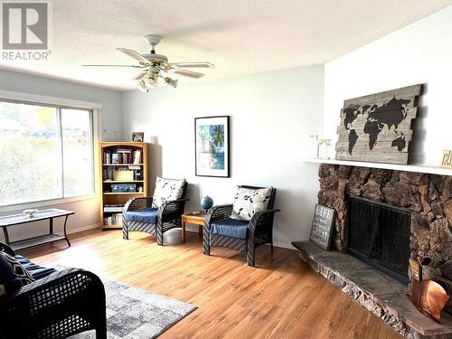 3377 Mciver Road, West Kelowna, BC - Indoor Photo Showing Living Room With Fireplace