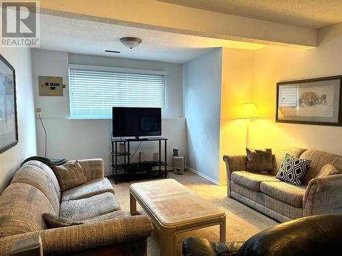 3377 Mciver Road, West Kelowna, BC - Indoor Photo Showing Living Room