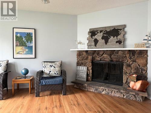 3377 Mciver Road, West Kelowna, BC - Indoor Photo Showing Living Room With Fireplace