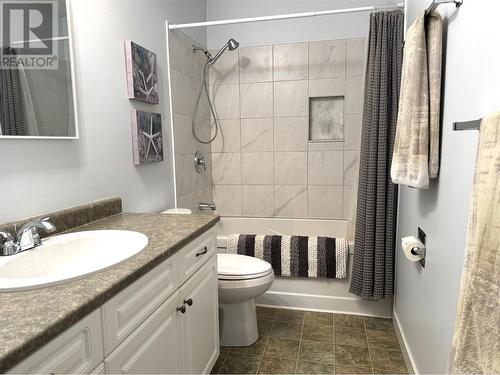 3377 Mciver Road, West Kelowna, BC - Indoor Photo Showing Bathroom