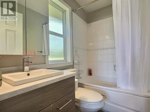 2526 Nechako Drive Unit# 1, Kamloops, BC - Indoor Photo Showing Bathroom