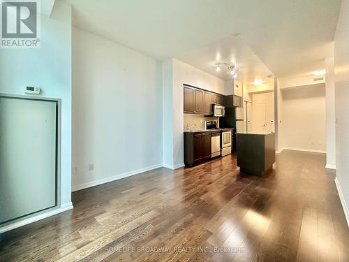 2709 - 215 Fort York Boulevard, Toronto, ON - Indoor Photo Showing Kitchen