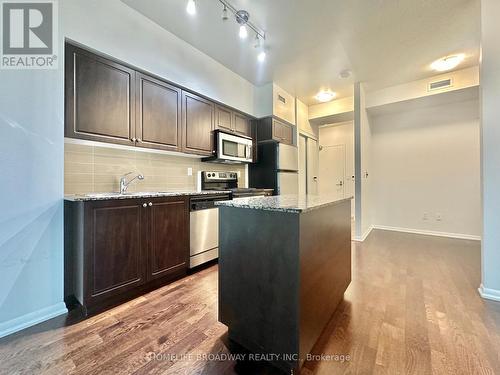 2709 - 215 Fort York Boulevard, Toronto, ON - Indoor Photo Showing Kitchen