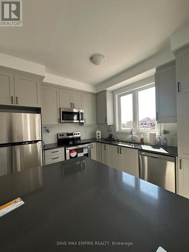 1729 Thames Circle, Milton, ON - Indoor Photo Showing Kitchen