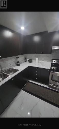 115 - 16 Litchfield Court, Toronto, ON - Indoor Photo Showing Kitchen