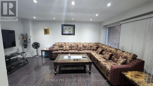 115 - 16 Litchfield Court, Toronto, ON - Indoor Photo Showing Living Room