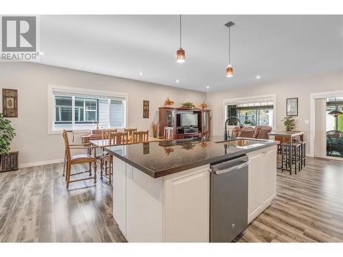 324 K View Crescent, Keremeos, BC - Indoor Photo Showing Kitchen