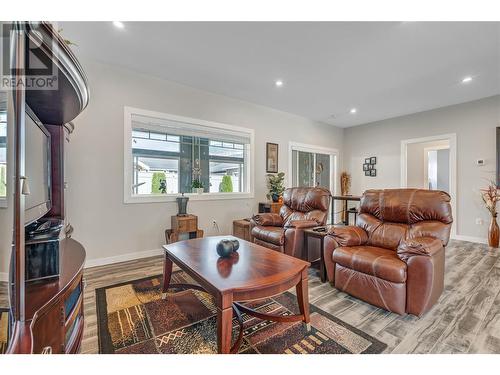 324 K View Crescent, Keremeos, BC - Indoor Photo Showing Living Room