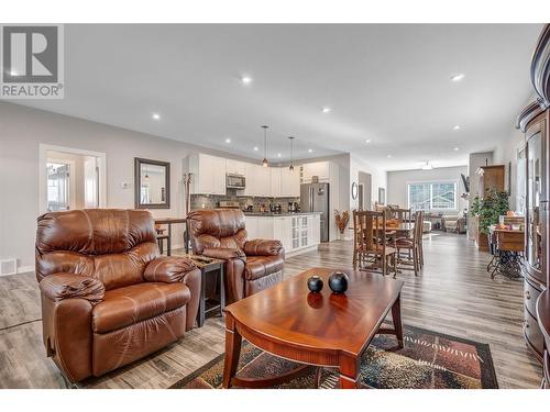 324 K View Crescent, Keremeos, BC - Indoor Photo Showing Living Room