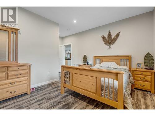 324 K View Crescent, Keremeos, BC - Indoor Photo Showing Bedroom