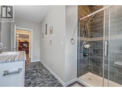 324 K View Crescent, Keremeos, BC - Indoor Photo Showing Bathroom