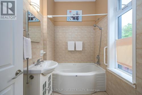 733 Princess Avenue, London, ON - Indoor Photo Showing Bathroom