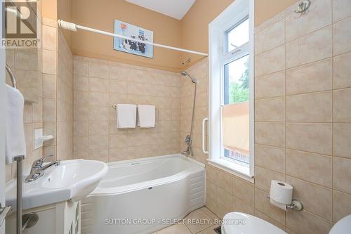 733 Princess Avenue, London, ON - Indoor Photo Showing Bathroom