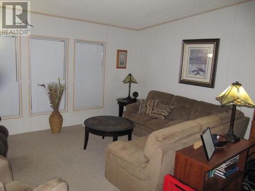 4776 Moneeyaw Road, 108 Mile Ranch, BC - Indoor Photo Showing Living Room