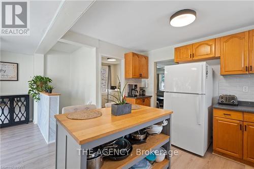 6317 Ash Street, Niagara Falls (216 - Dorchester), ON - Indoor Photo Showing Kitchen