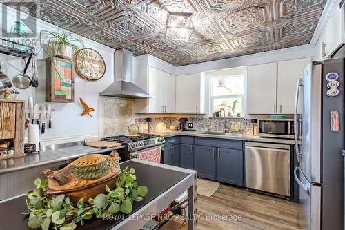 464 Gorham Road, Fort Erie (335 - Ridgeway), ON - Indoor Photo Showing Kitchen With Upgraded Kitchen