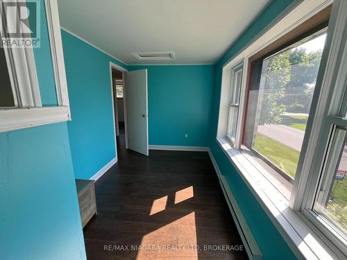 154 Park Street, Fort Erie (335 - Ridgeway), ON - Indoor Photo Showing Other Room