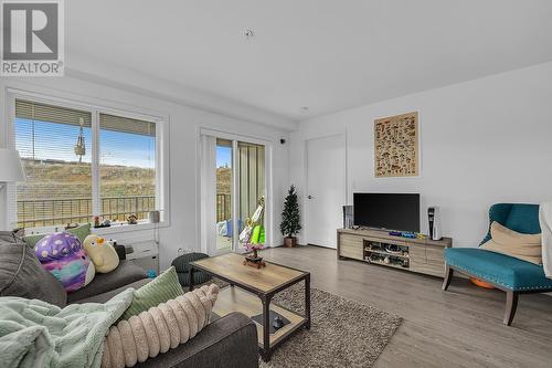 881 Academy Way Unit# 212, Kelowna, BC - Indoor Photo Showing Living Room