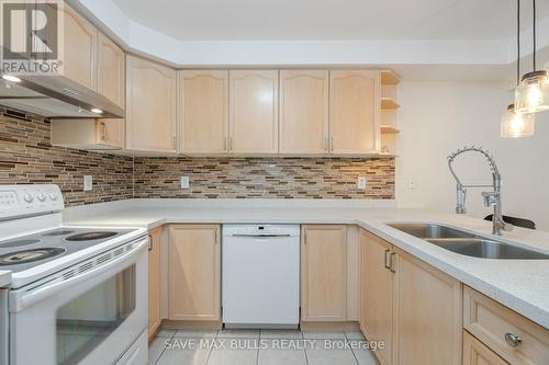 3033 Drumloch Avenue, Oakville, ON - Indoor Photo Showing Kitchen With Double Sink