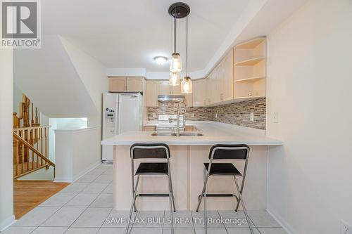 3033 Drumloch Avenue, Oakville, ON - Indoor Photo Showing Kitchen