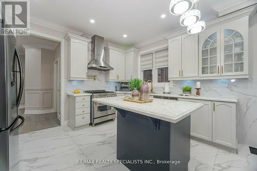 37 Harbourtown Crescent, Brampton, ON - Indoor Photo Showing Kitchen