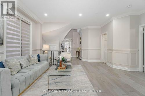 37 Harbourtown Crescent, Brampton, ON - Indoor Photo Showing Living Room