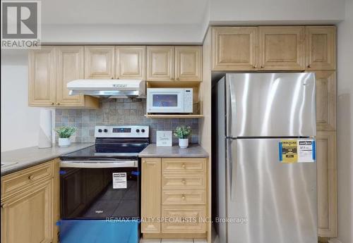 Main&2 - 1110 Carding Mill Place, Mississauga, ON - Indoor Photo Showing Kitchen