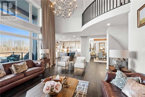 375 Longworth Avenue, Ottawa, ON - Indoor Photo Showing Living Room