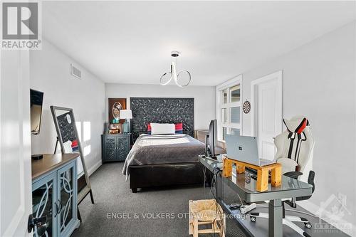 375 Longworth Avenue, Ottawa, ON - Indoor Photo Showing Bedroom