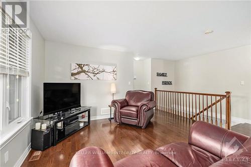 11 Westerra Way, North Grenville, ON - Indoor Photo Showing Living Room