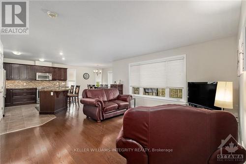 11 Westerra Way, North Grenville, ON - Indoor Photo Showing Living Room