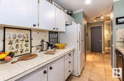 #1703 9835 113 St Nw, Edmonton, AB - Indoor Photo Showing Kitchen