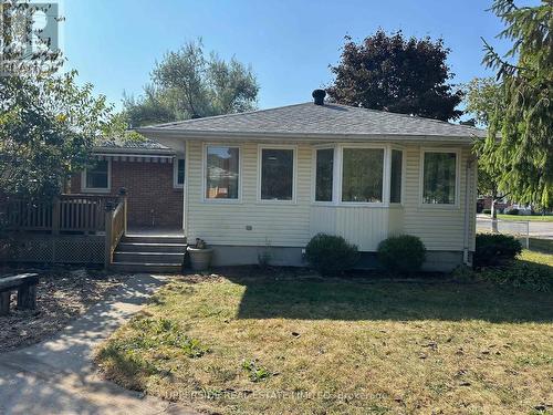 8 Mayfair Drive, Sarnia, ON - Outdoor