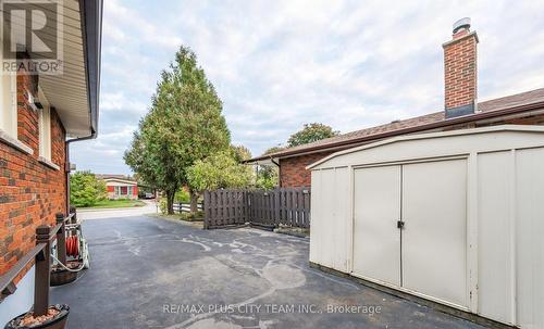 70 Bellingham Drive, Hamilton, ON - Outdoor With Exterior