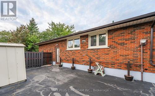 70 Bellingham Drive, Hamilton, ON - Outdoor With Exterior