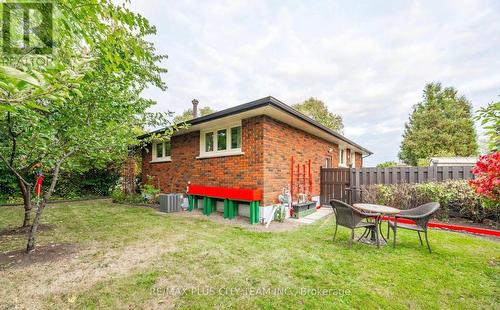 70 Bellingham Drive, Hamilton, ON - Outdoor With Exterior