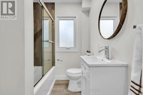 124 St George Street, Kitchener, ON - Indoor Photo Showing Bathroom