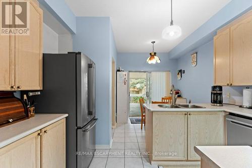 76 Morrison Crescent, Grimsby, ON - Indoor Photo Showing Kitchen With Double Sink