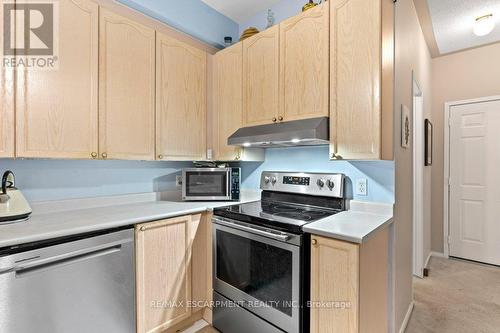 76 Morrison Crescent, Grimsby, ON - Indoor Photo Showing Kitchen