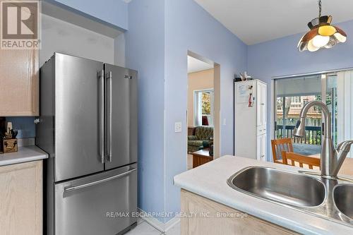 76 Morrison Crescent, Grimsby, ON - Indoor Photo Showing Kitchen With Double Sink