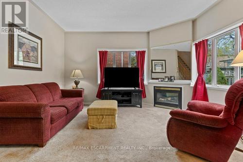 76 Morrison Crescent, Grimsby, ON - Indoor Photo Showing Living Room With Fireplace