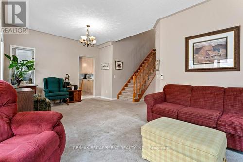 76 Morrison Crescent, Grimsby, ON - Indoor Photo Showing Living Room