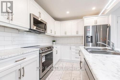 12 - 29 Schuyler Street, Brant, ON - Indoor Photo Showing Kitchen With Double Sink With Upgraded Kitchen