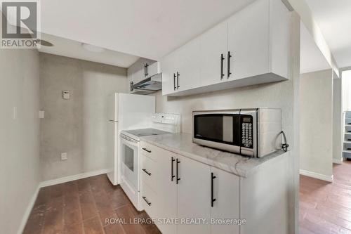 2009 Brampton Street, Hamilton, ON - Indoor Photo Showing Kitchen