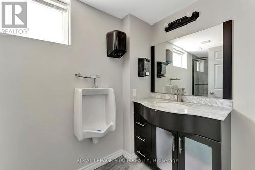 2009 Brampton Street, Hamilton, ON - Indoor Photo Showing Bathroom