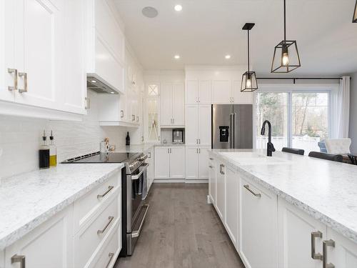 Cuisine - 2917 Rue Du Cumberland, Saint-Lazare, QC - Indoor Photo Showing Kitchen With Upgraded Kitchen