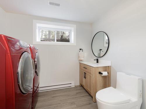 Salle de bains - 2917 Rue Du Cumberland, Saint-Lazare, QC - Indoor Photo Showing Laundry Room