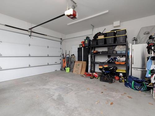 Garage - 2917 Rue Du Cumberland, Saint-Lazare, QC - Indoor Photo Showing Garage