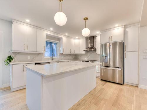 Kitchen - 759 Av. Algonquin, Mont-Royal, QC - Indoor Photo Showing Kitchen With Upgraded Kitchen