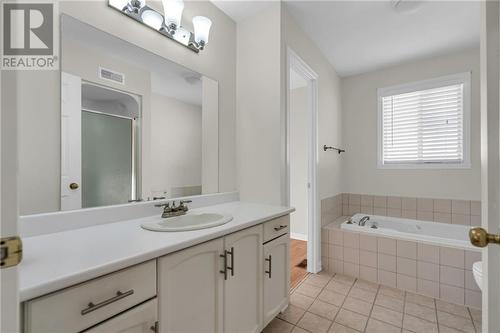 236 Northwoods Crescent, Cornwall, ON - Indoor Photo Showing Bathroom